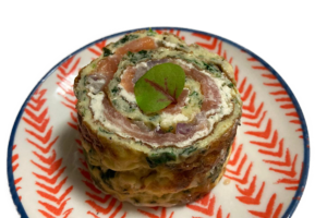 Kruidenomelet rolletje met zalm